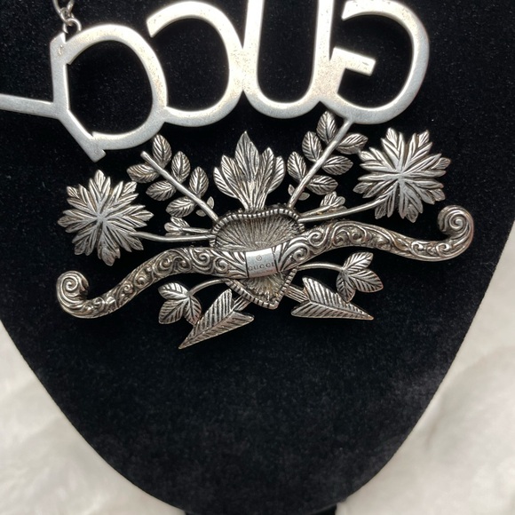 GUCCI GUCCY CRYSTAL RHINESTONE NECKLACE WITH JEWELRY BAG, BOX AND GIFT BAG - Picture 4 of 5